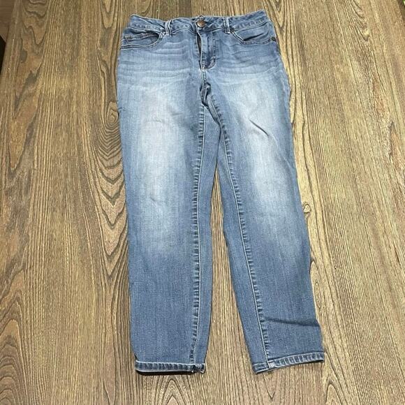 1822 Denim Straight Jeans Mid Rise Whiskering Stretch Light Wash Blue Size 6 - Picture 1 of 11
